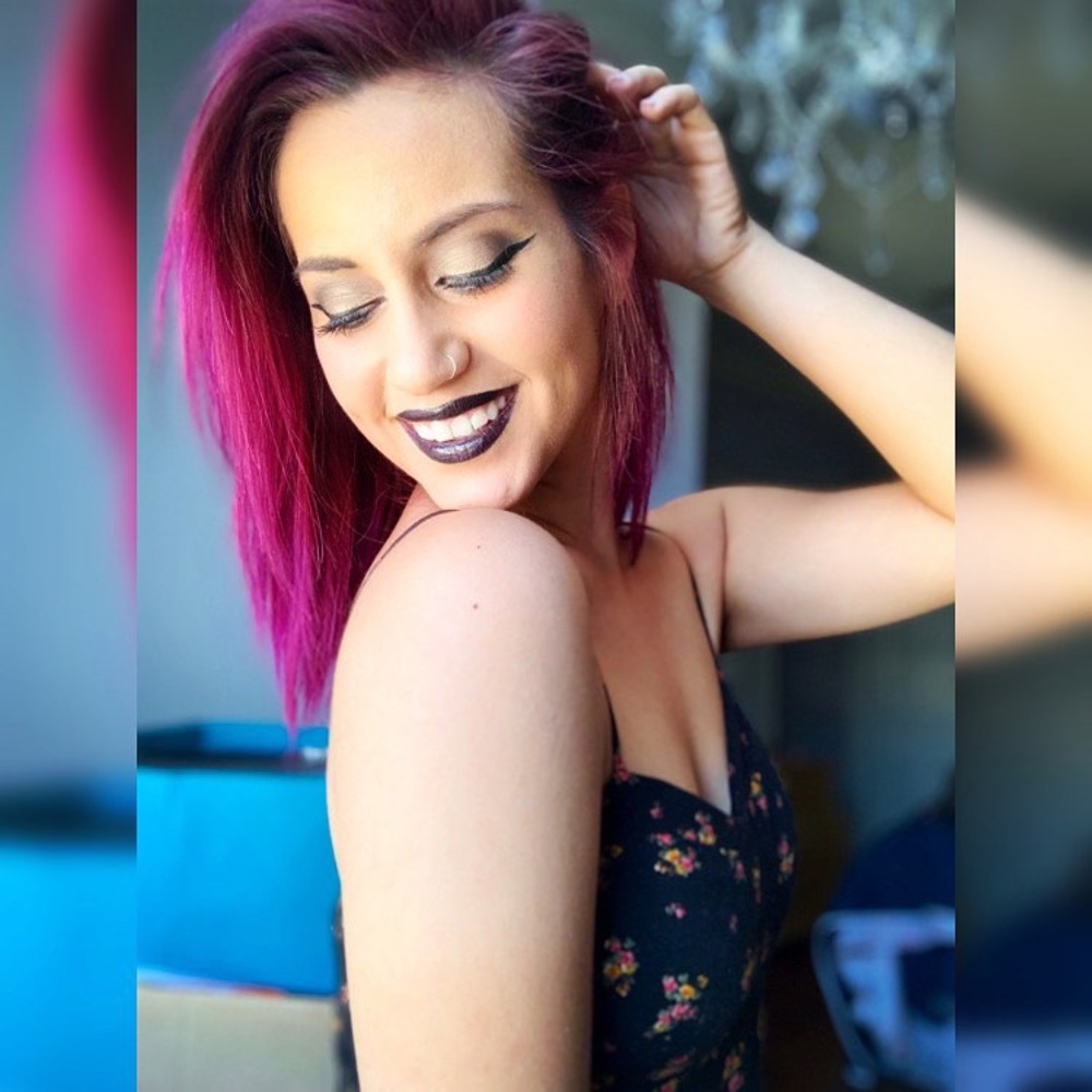 Meet your Posher, Cecily